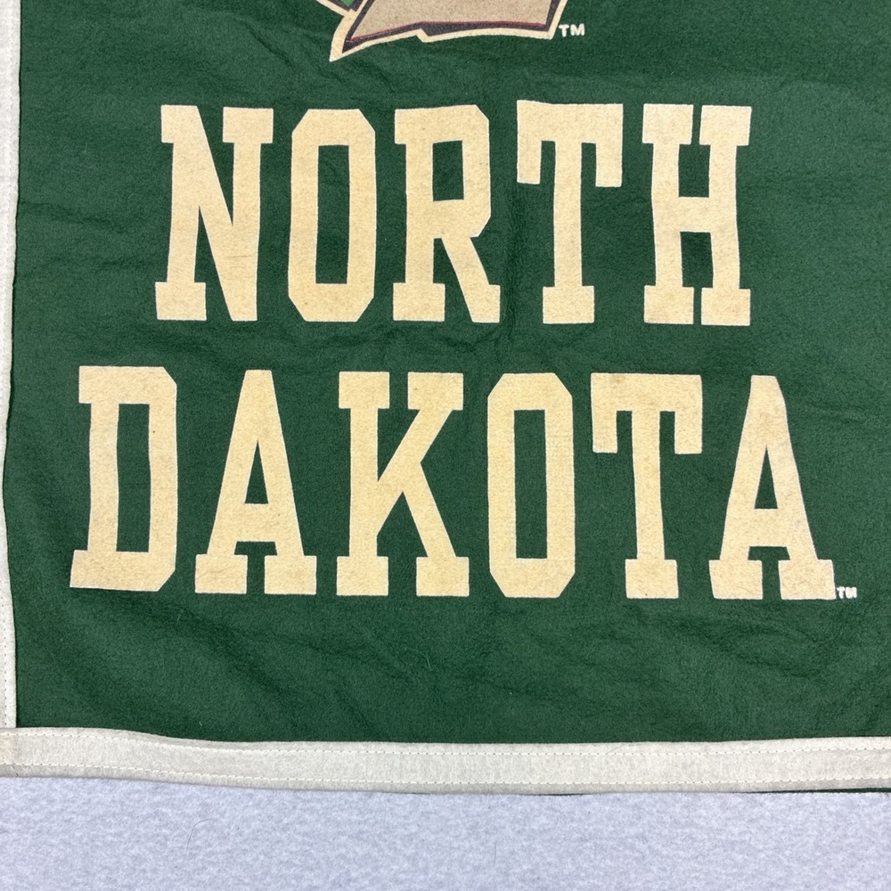 Collegiate Pacific University of North Dakota Fighting Sioux Felt Banner 18x34 - Picture 2 of 11
